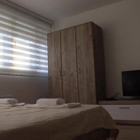 Apartman Lena Banovo Brdo Apartment Belgrad Exterior foto